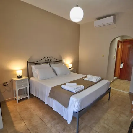 Проживание в семье Astacos Палеокастрица