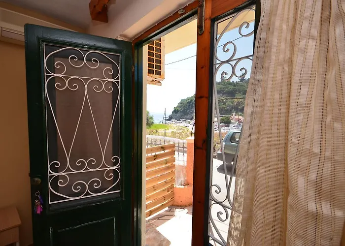 Astacos Gazde/Camere de închiriat *